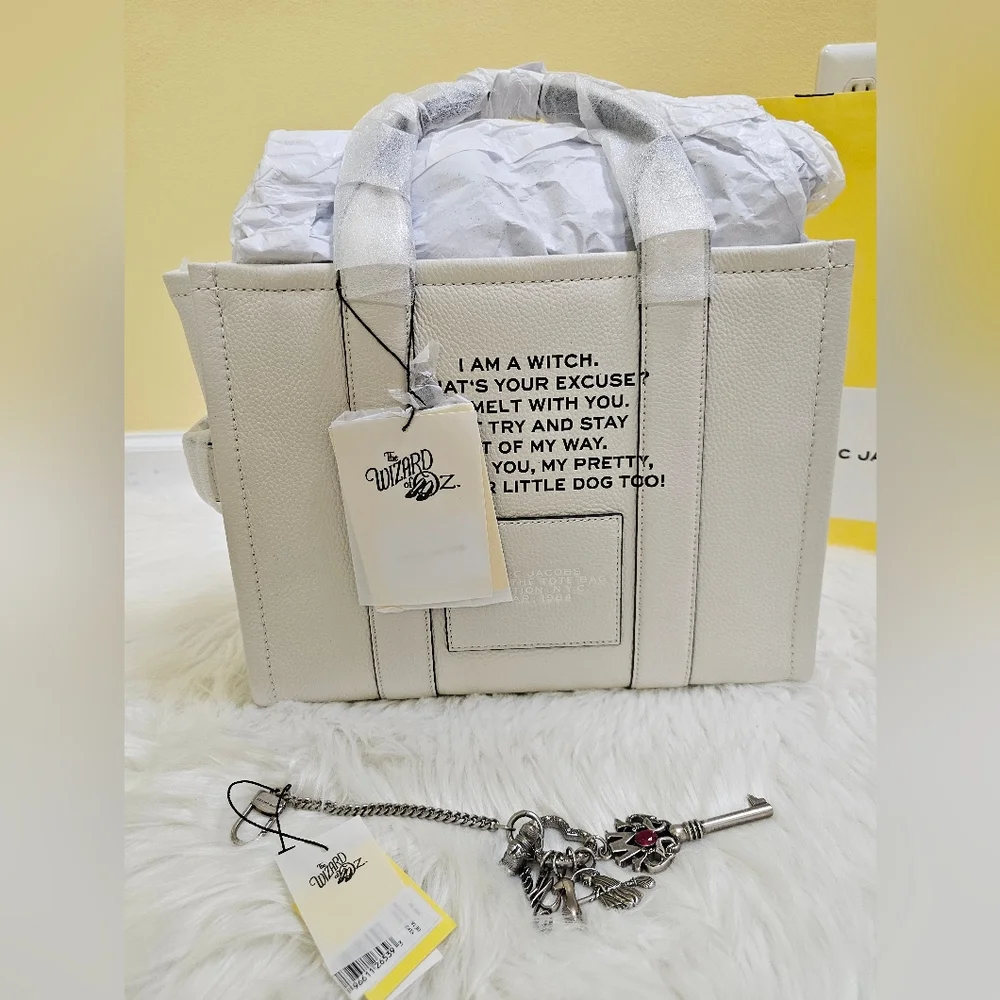 🧙MARC JACOBS X WIZARD OF OZ THE WICKED WITCH TOTE BAG+BAG CHARM - Picture 3 of 17